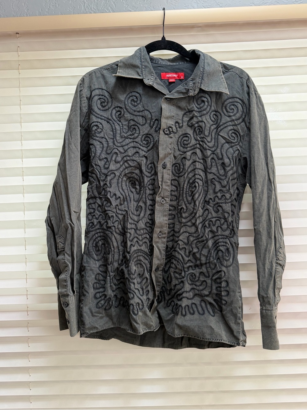 Report Collection Men’s M Embroidered Tattoo Shirt Gray Y2K Button Down
